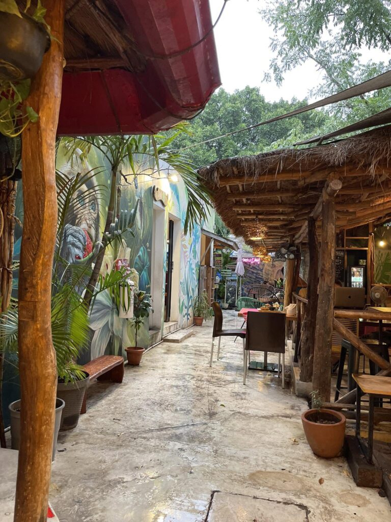 bajo cafe 1 768x1024