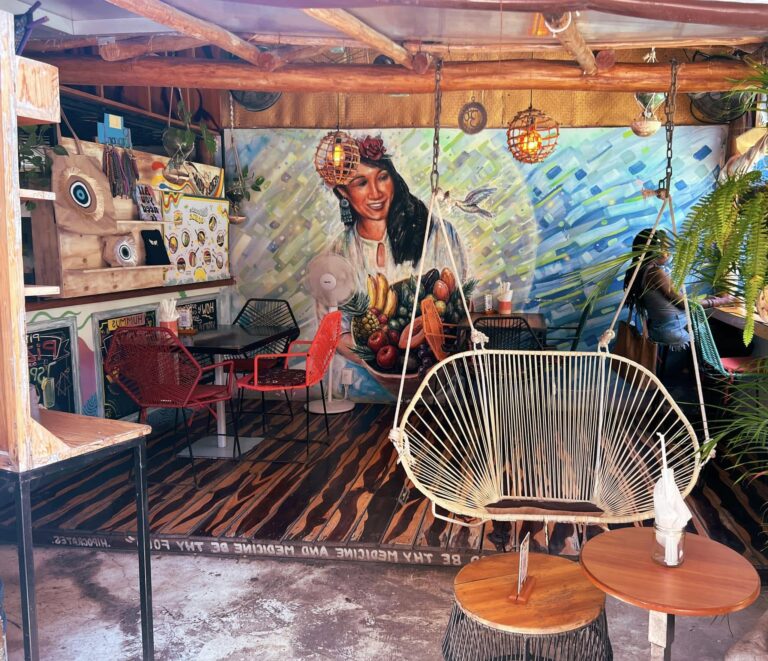 bajo cafe 2 768x661